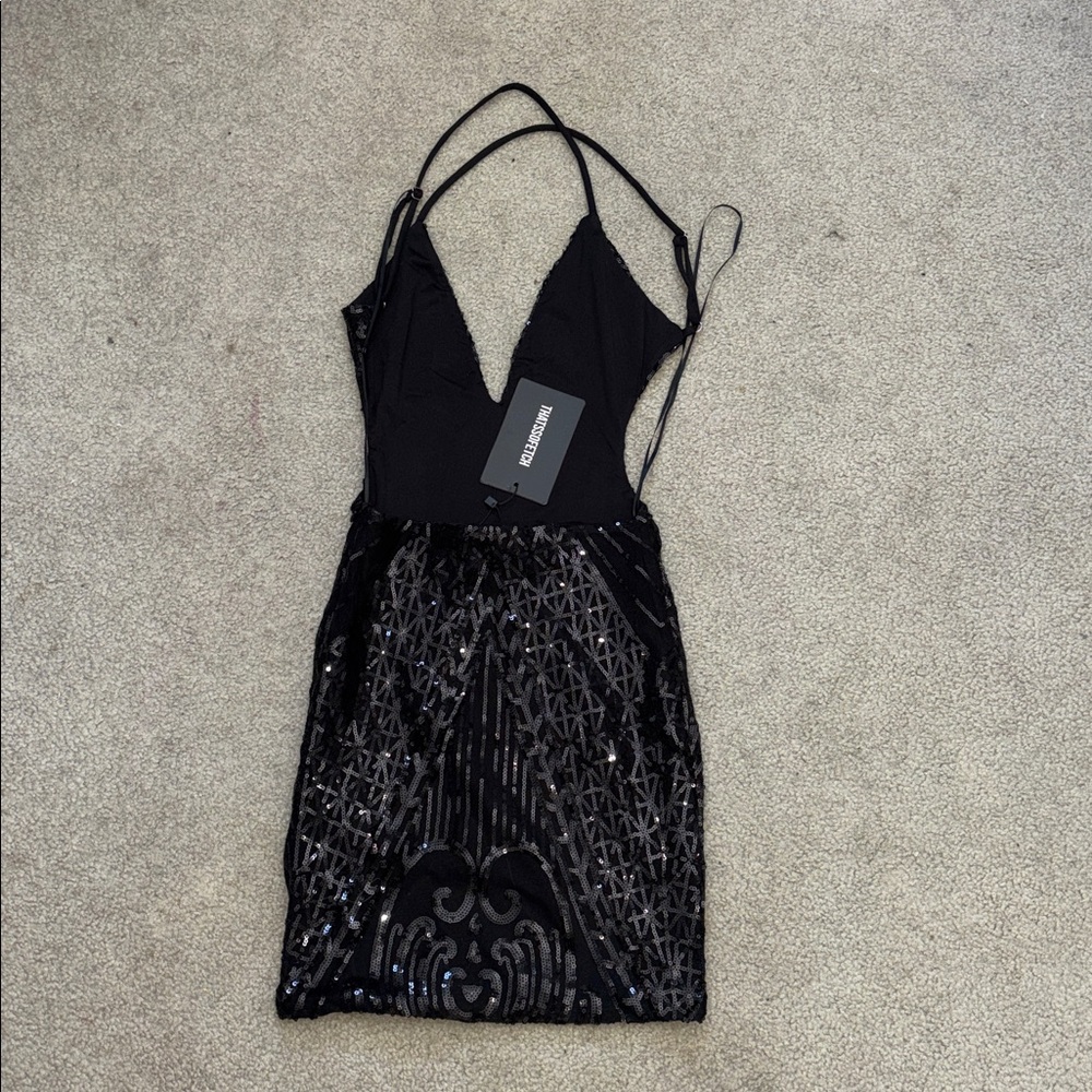 Elegant Black Sequin Backless Dress - Picture 3 of 4